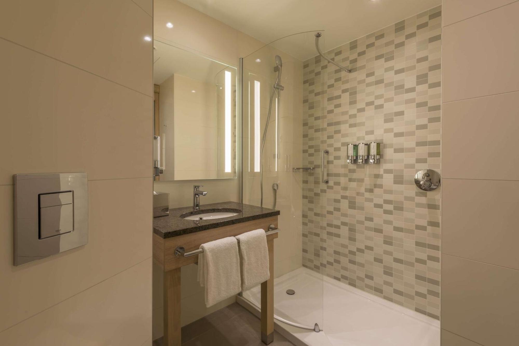 Hotel Hampton By Hilton Frankfurt Airport 3*