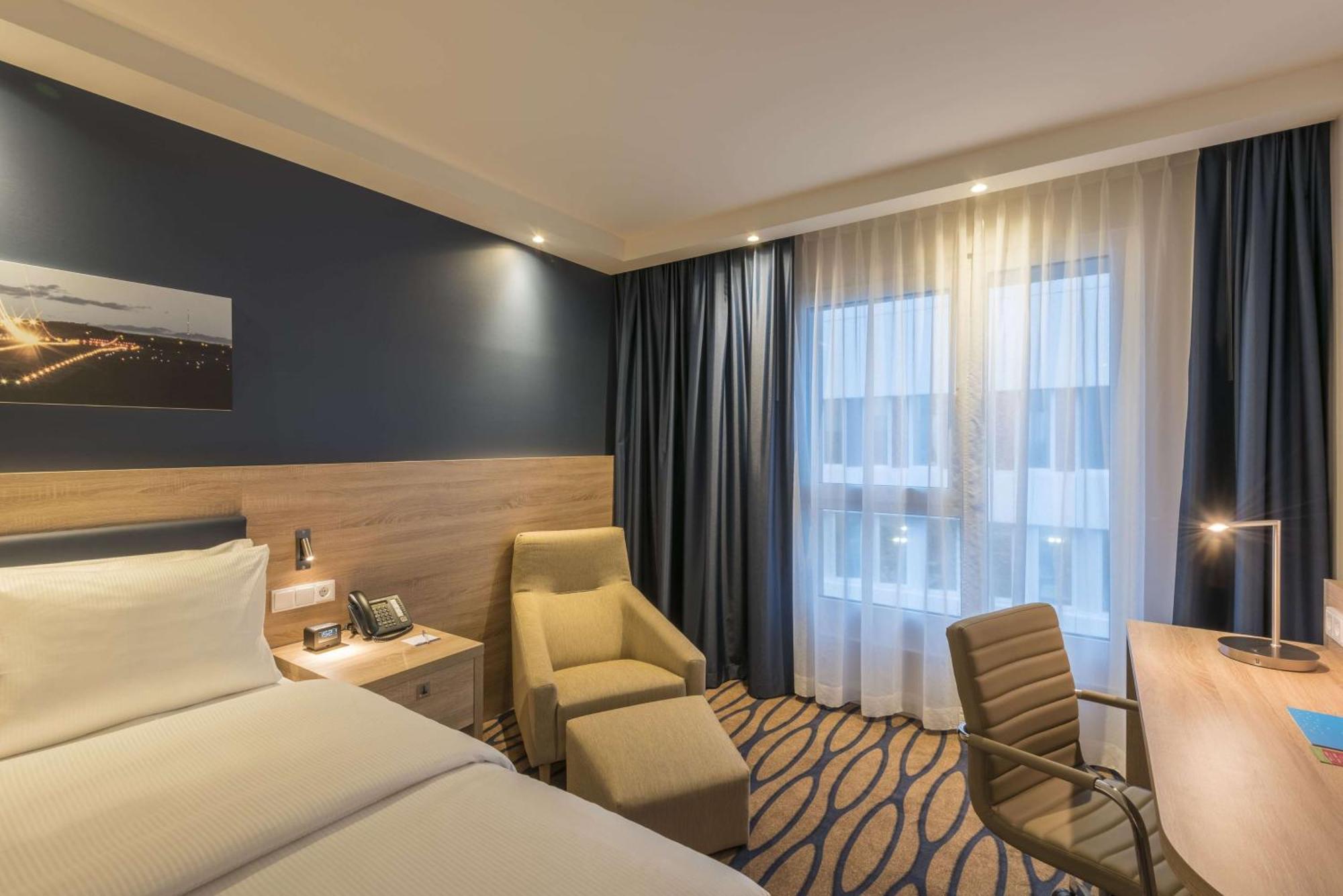 Hampton By Hilton Frankfurt Airport 3*