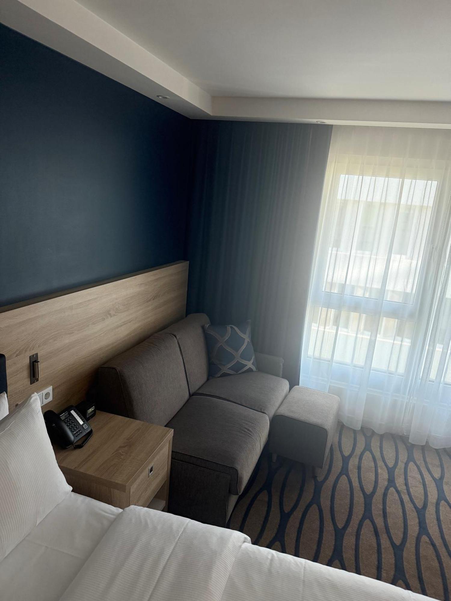 Hampton By Hilton Frankfurt Airport Hotel 3*